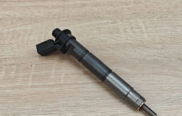 BMW 8 G16 Fuel injector 8514151