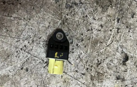 Toyota RAV 4 (XA40) Airbag deployment crash/impact sensor 898310R100