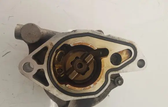 Opel Insignia A Vacuum pump 12630140