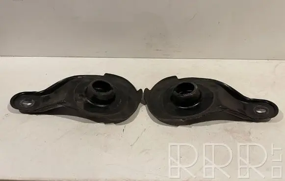 Lexus CT 200H Coil spring/strut mount 