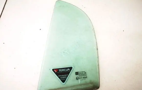 Opel Astra G Rear vent window glass 
