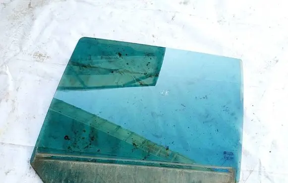 Opel Zafira B Rear door window glass AS3