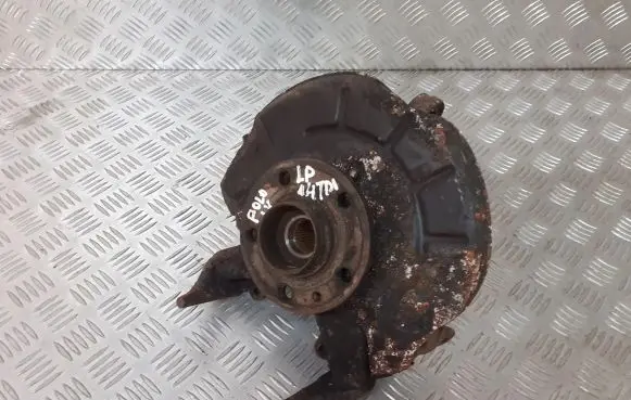 Volkswagen Polo IV 9N3 Front wheel hub spindle knuckle