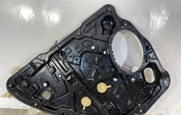 Jeep Grand Cherokee WL Rear window lifting mechanism without motor
