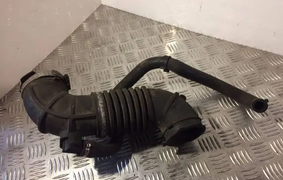 Volvo S40, V40 Air intake hose/pipe 30620802