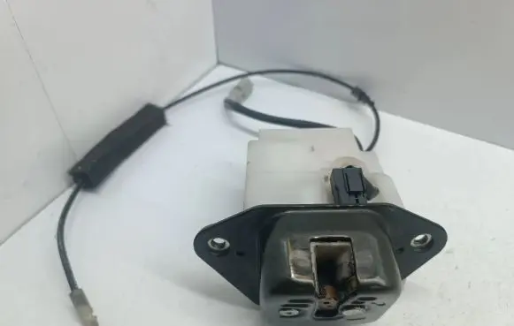 Loading door lock