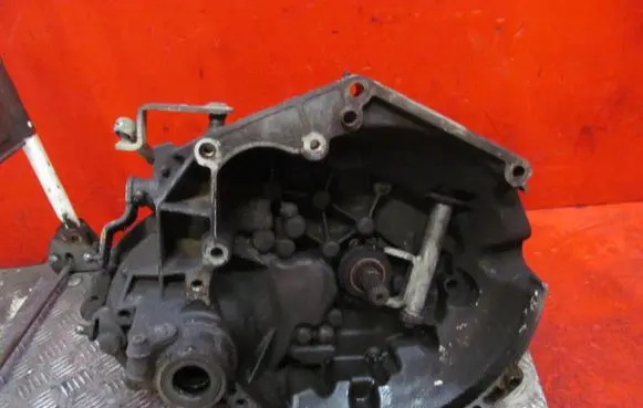 Peugeot 206 Manual 5 speed gearbox 20CN24