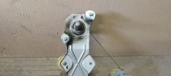 Opel Vivaro Front door manual window regulator 7700311819 91165696