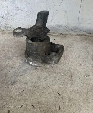 Ford S-MAX Engine mount bracket