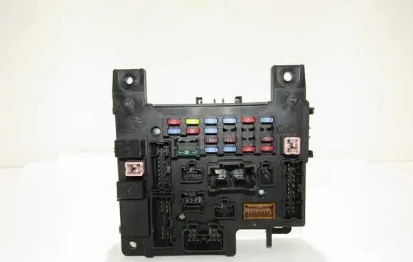 Peugeot 4007 Fuse module 8637A824