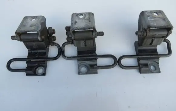 Porsche Cayenne (9PA) Front door lower hinge 7L0831411A 7L0831412A