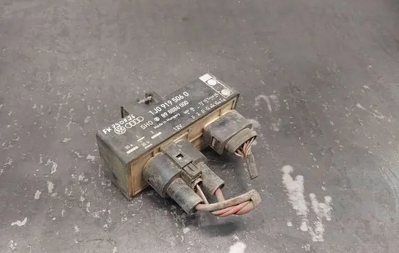 Volkswagen Golf IV Coolant fan relay 1J0919506G 898886000