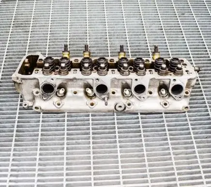 Mercedes-Benz S W116 Engine head R1160162601