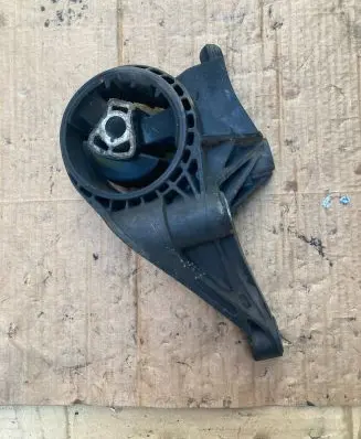 Chevrolet Orlando Gearbox mount 13305942