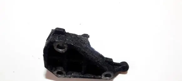 Volvo S40, V40 Engine mounting bracket