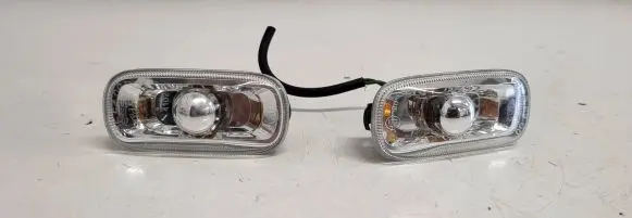 Audi A4 S4 B7 8E 8H Front fender indicator light