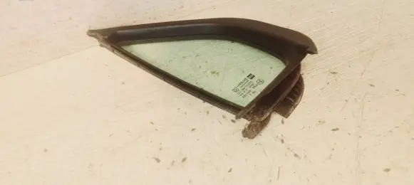 Opel Agila A Front door vent window glass four-door 43R001163 DOT247M80AS2