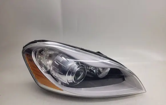 Volvo XC60 Headlight/headlamp 30763136 89902825