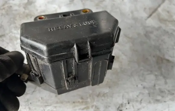 Toyota RAV 4 (XA20) Relay mounting block 8266242140