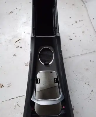 Toyota Avensis T270 Center console