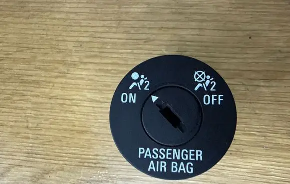 Opel Insignia A Passenger airbag on/off switch 13268602