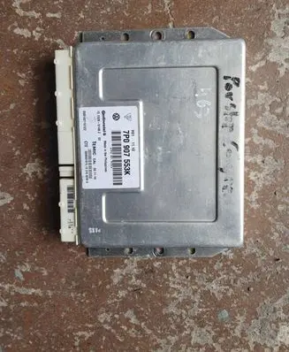 Porsche Cayenne (92A) Air suspension control unit module (rear) 7P0907553K 15152801482