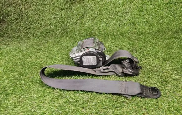 Land Rover Discovery 3 - LR3 Front seatbelt 8H2261294ACW 609210700