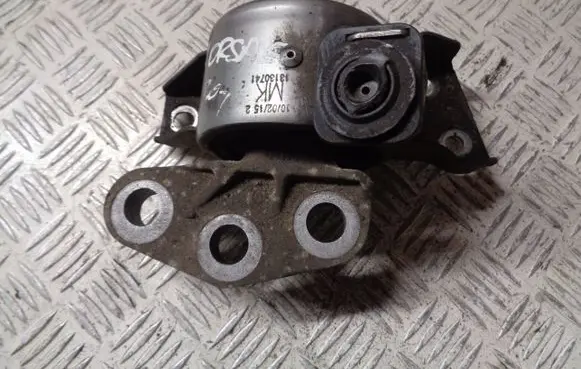 Opel Corsa E Engine mount bracket 13130741