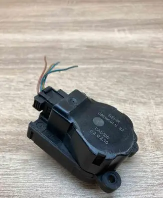 Opel Astra J Air flap motor/actuator U9518001U32 EAD105