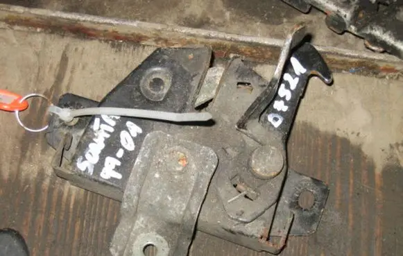 Hyundai Sonata Engine bonnet/hood lock/catch