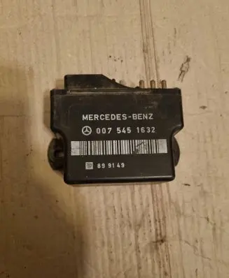 Mercedes-Benz E W124 Glow plug pre-heat relay 0075451632 899149