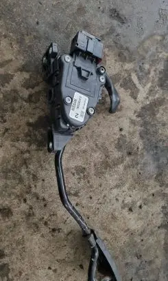 Nissan Primera Accelerator throttle pedal 18002AU410