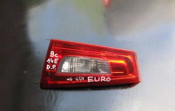 Mitsubishi ASX Tailgate rear/tail lights P9373