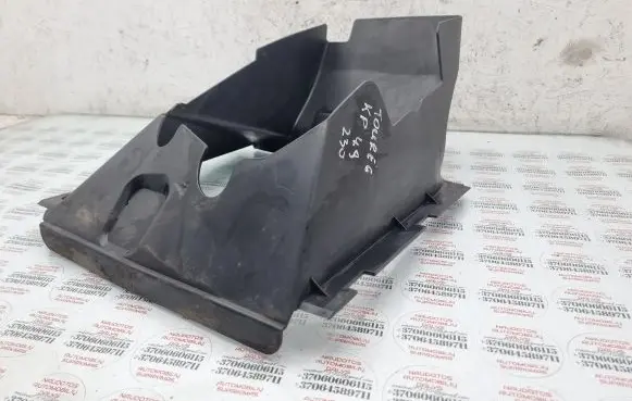 Volkswagen Touareg I Intercooler air channel guide 7L6117335A
