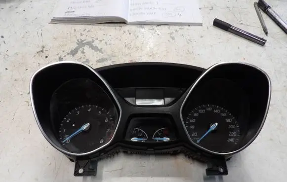 Ford Focus C-MAX Speedometer (instrument cluster) BM5T10849BAE 17703866 12085969