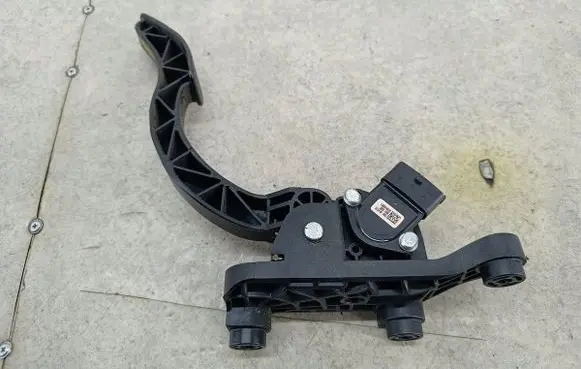 Hyundai H-1, Starex, Satellite Accelerator throttle pedal DH327274H100