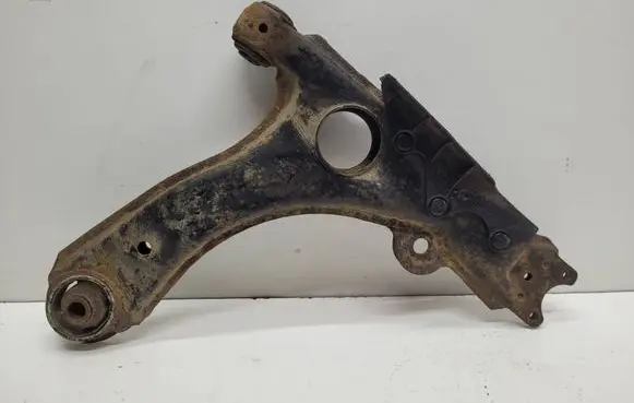 Volkswagen PASSAT B4 Front lower control arm/wishbone 357407158