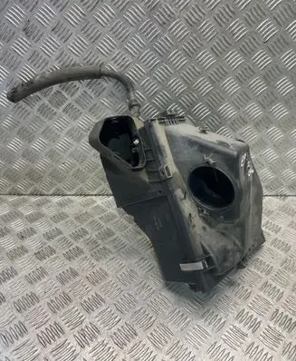 BMW 3 E92 E93 Air filter box 8512599