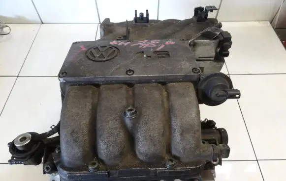 Volkswagen Polo III 6N 6N2 6NF Intake manifold 037133206G