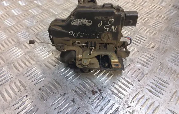 Seat Toledo II (1M) Front door lock
