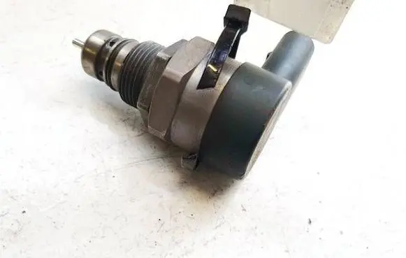BMW 7 E65 E66 Fuel pressure sensor 0281002738 121006