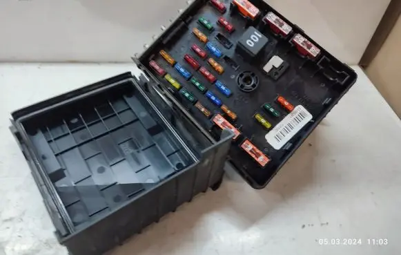 Volkswagen PASSAT CC Fuse module 3C0987125