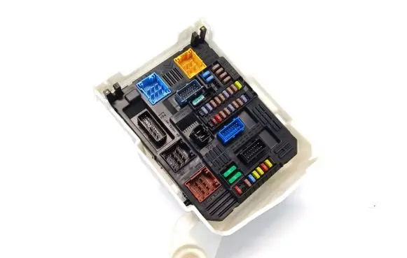 Peugeot 208 Fuse module 9830708180