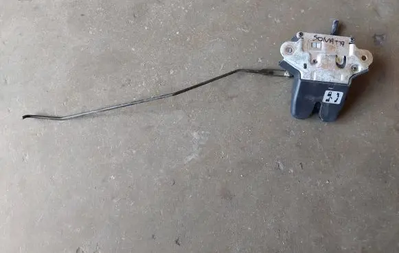Loading door lock