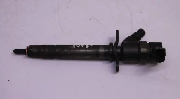 Volvo V70 Fuel injector 8658351