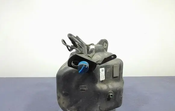 BMW X6 F16 AdBlue liquid reservoir 7295653