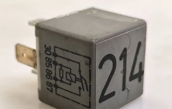 Audi A4 S4 B5 8D Other relay 443951253K