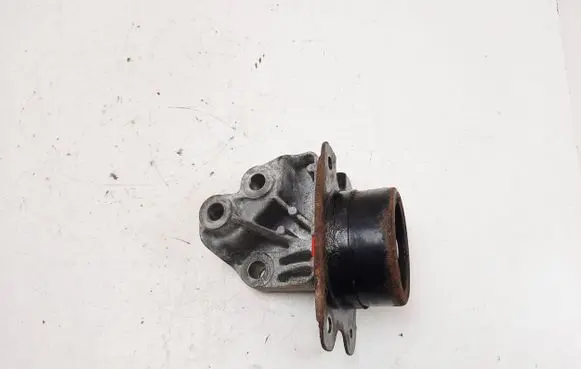 Chevrolet Captiva Engine mounting bracket X04133