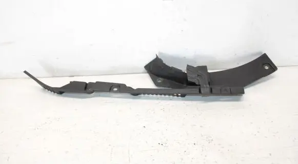 Volvo XC60 Fender mounting bracket 32216110