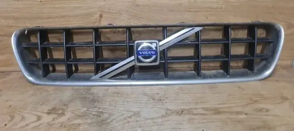 Front bumper upper radiator grill